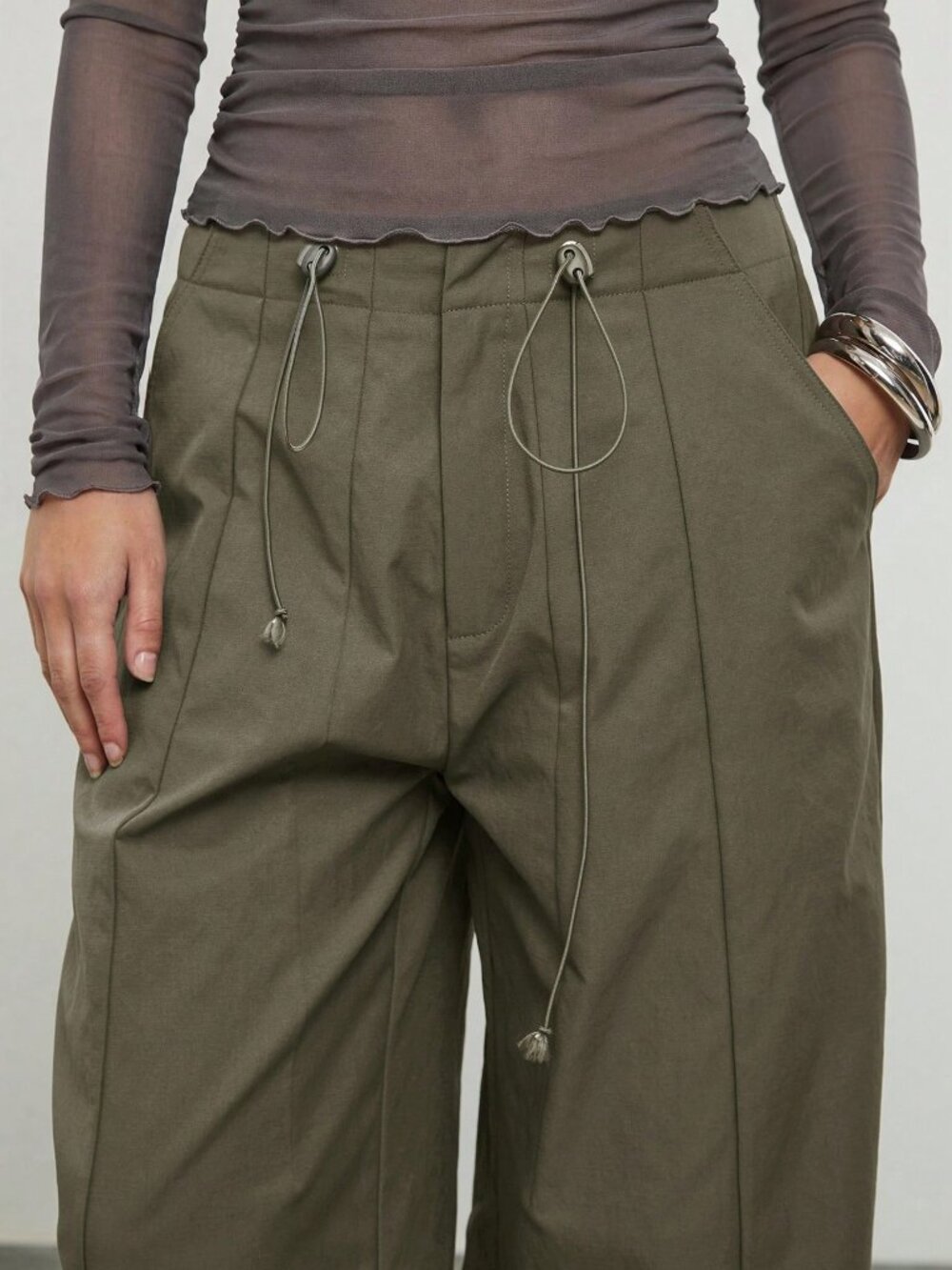 Green Casual Women's Mid Balloon Pleated Nylon Trousers - Picture 3 of 5